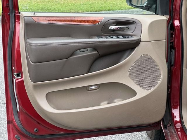 2015 Chrysler Town & Country Touring-L