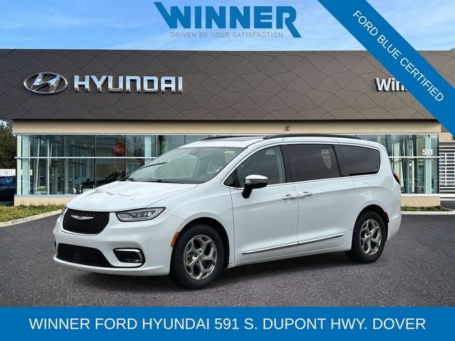 2023 Chrysler Pacifica Limited's photo