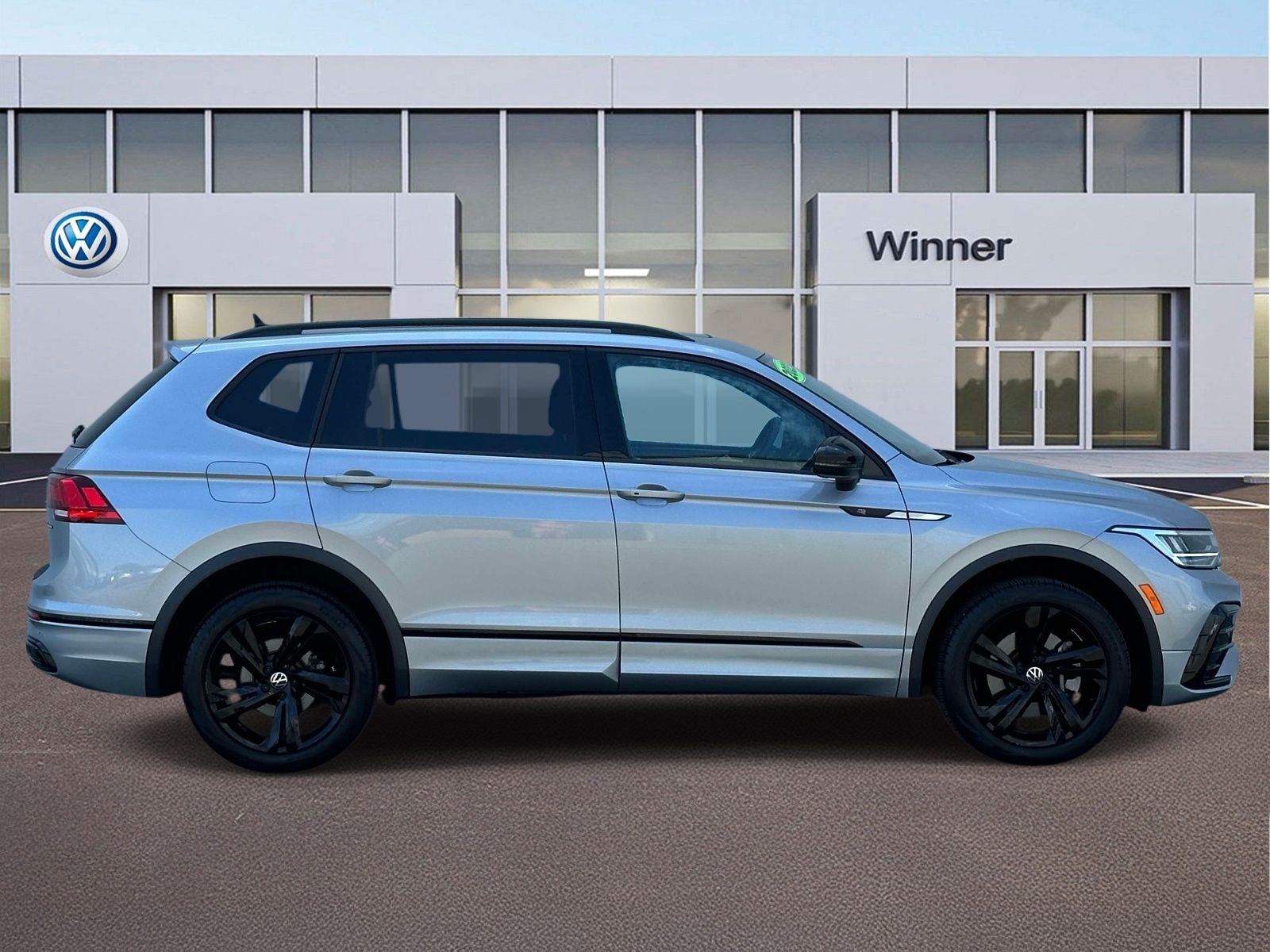 2023 Volkswagen Tiguan 2.0T SE R-Line Black