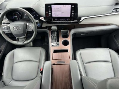 2021 Toyota Sienna LE 8 Passenger