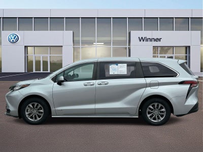 2021 Toyota Sienna LE 8 Passenger