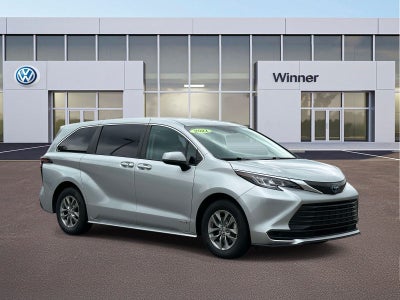 2021 Toyota Sienna LE 8 Passenger