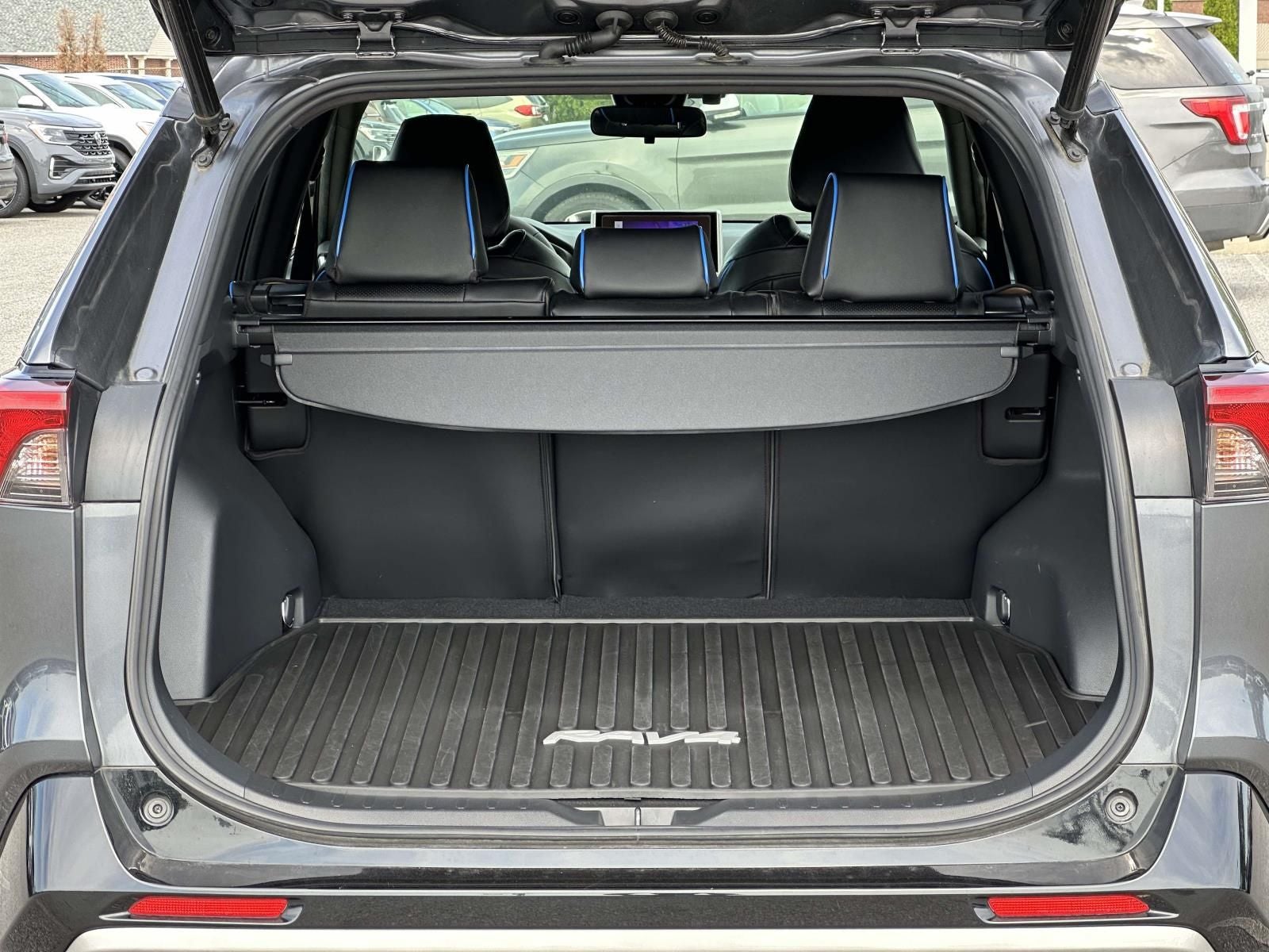 2023 Toyota RAV4 Hybrid SE