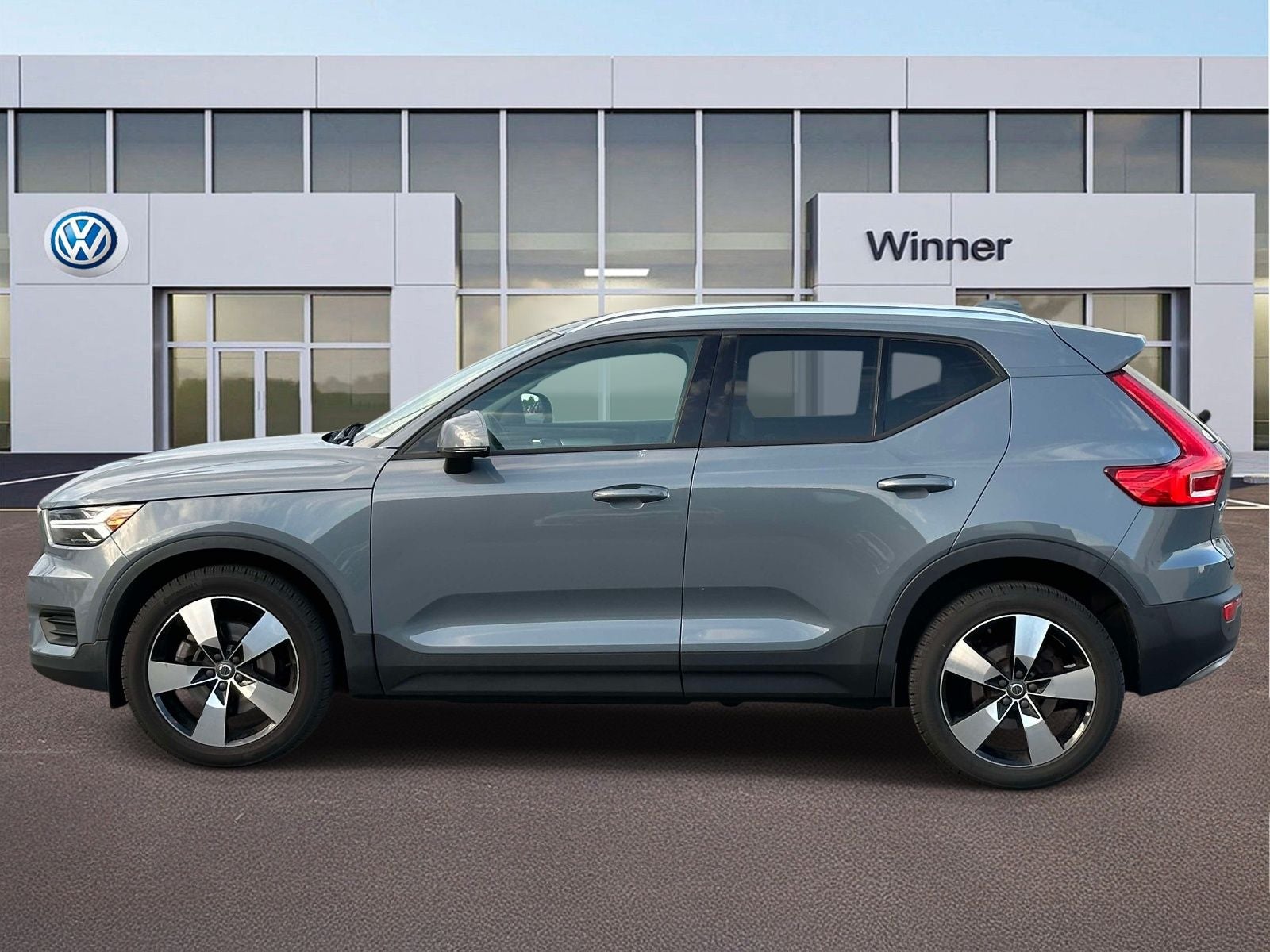 2020 Volvo XC40 Momentum