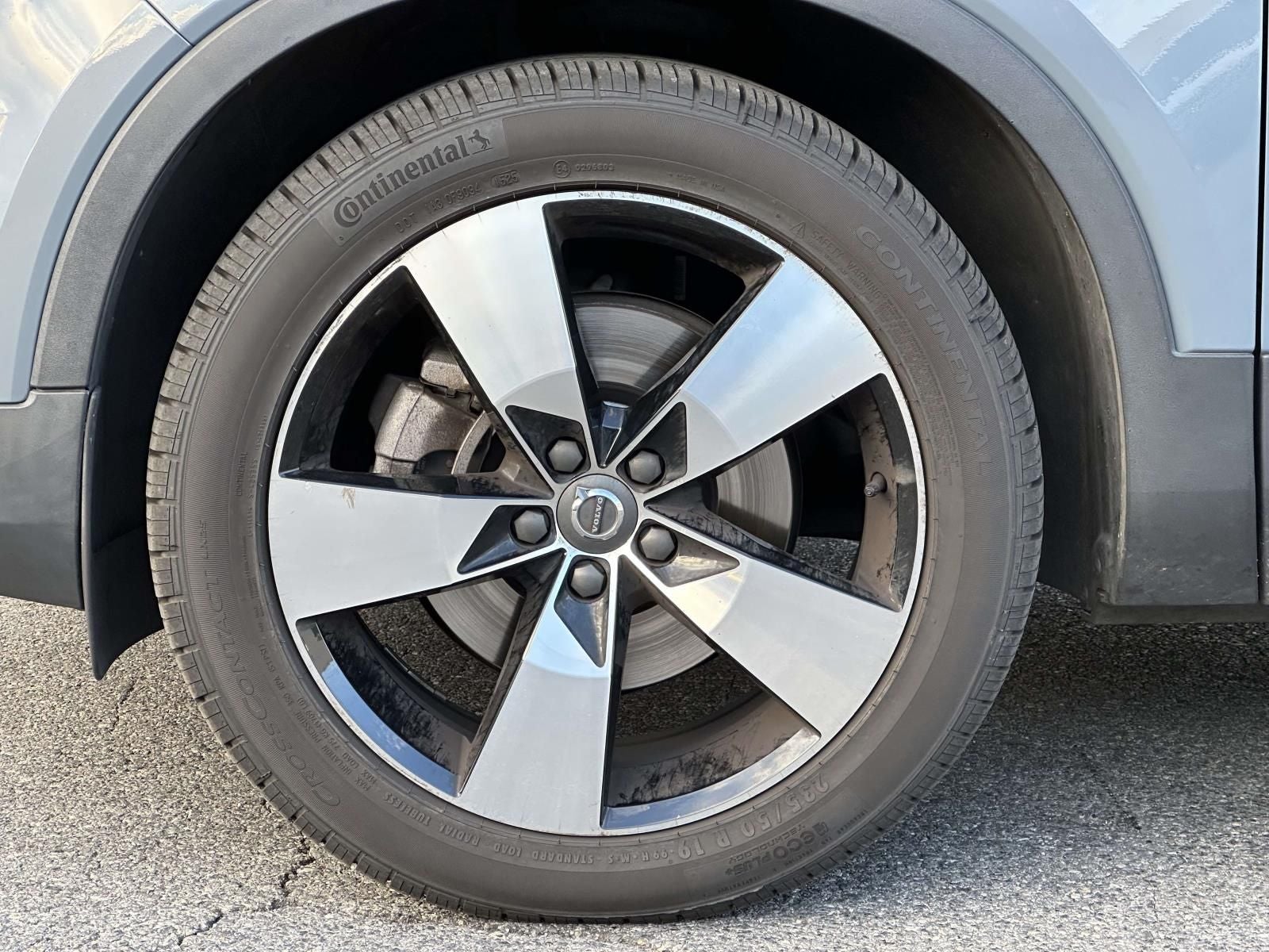 2020 Volvo XC40 Momentum